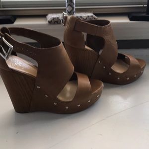 💗 EXTRA CUTE 💗 Vince Camuto wedges with studs